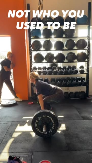 Eloise training with a barbell in her Instagram Reel
